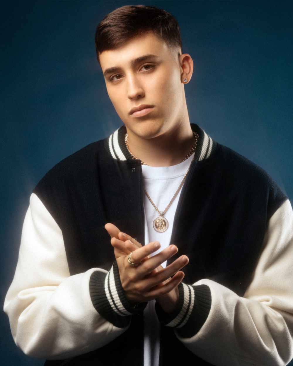 Artista emergente puertorriqueño Alejo estrena el tema “Deja el misterio”