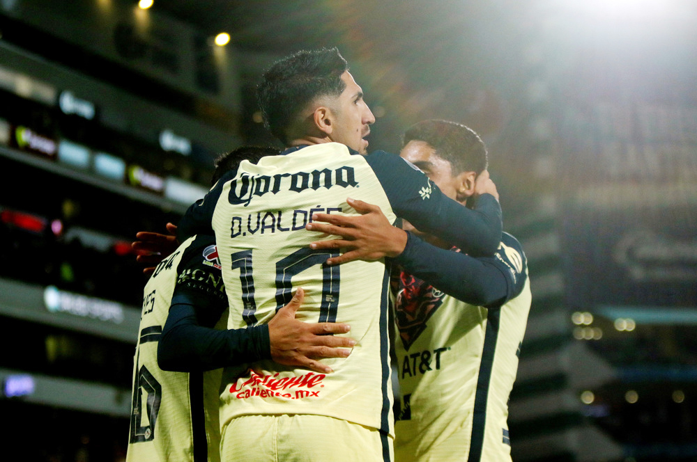 El América del chileno Valdés recibe al Cruz Azul en duelo crucial para ambos