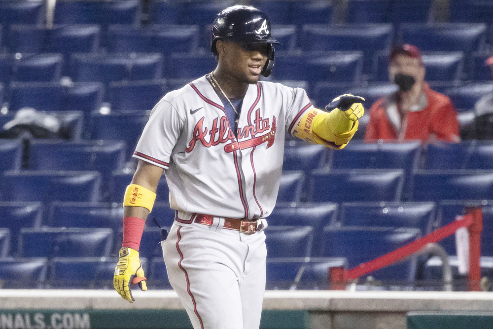 Los Bravos sacan de la lista de lesionados al venezolano Ronald Acuña