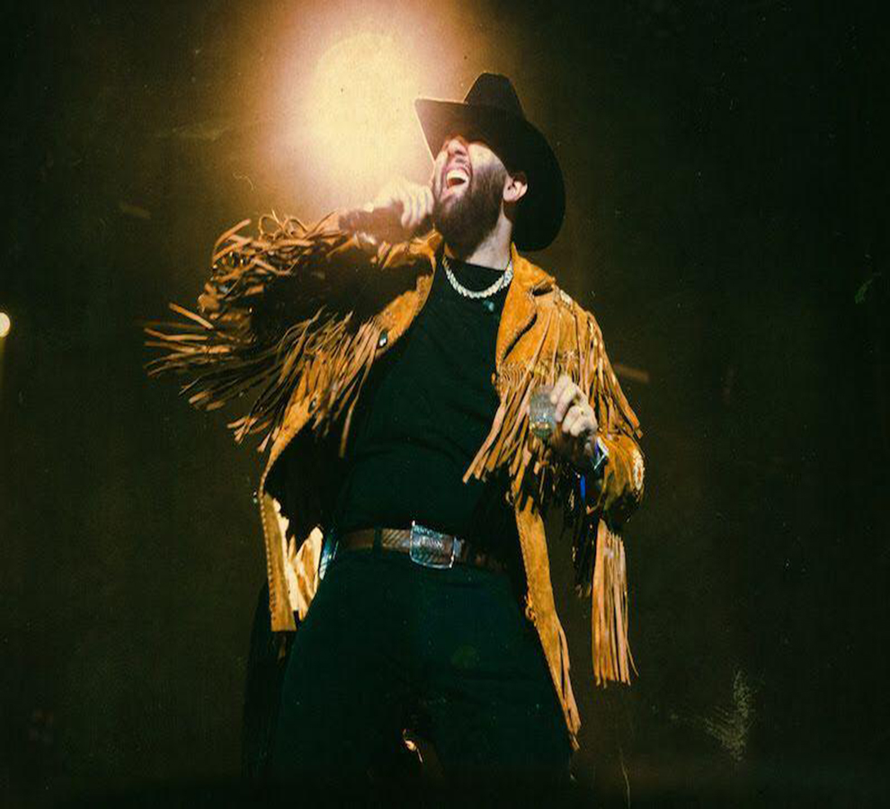 Carin León se unió a C. Tangana y Adriel Favela en Festival Tecate Pa’l Norte