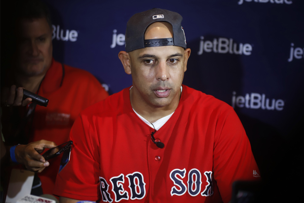 El mánager Alex Cora da positivo a la covid-19