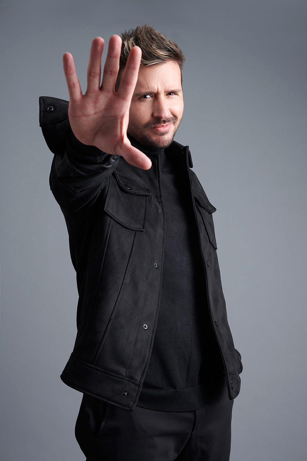 El cantante José María, sin miedo al destino, se divierte haciendo música