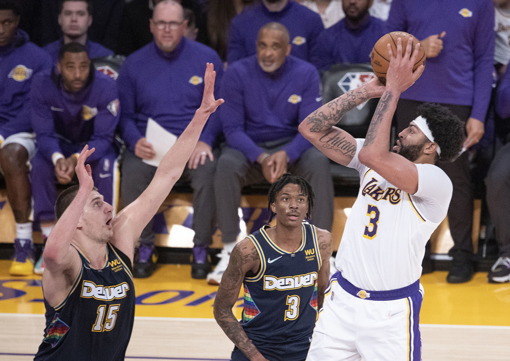 Los Lakers caminan hacia el infierno y Doncic toma Milwaukee
