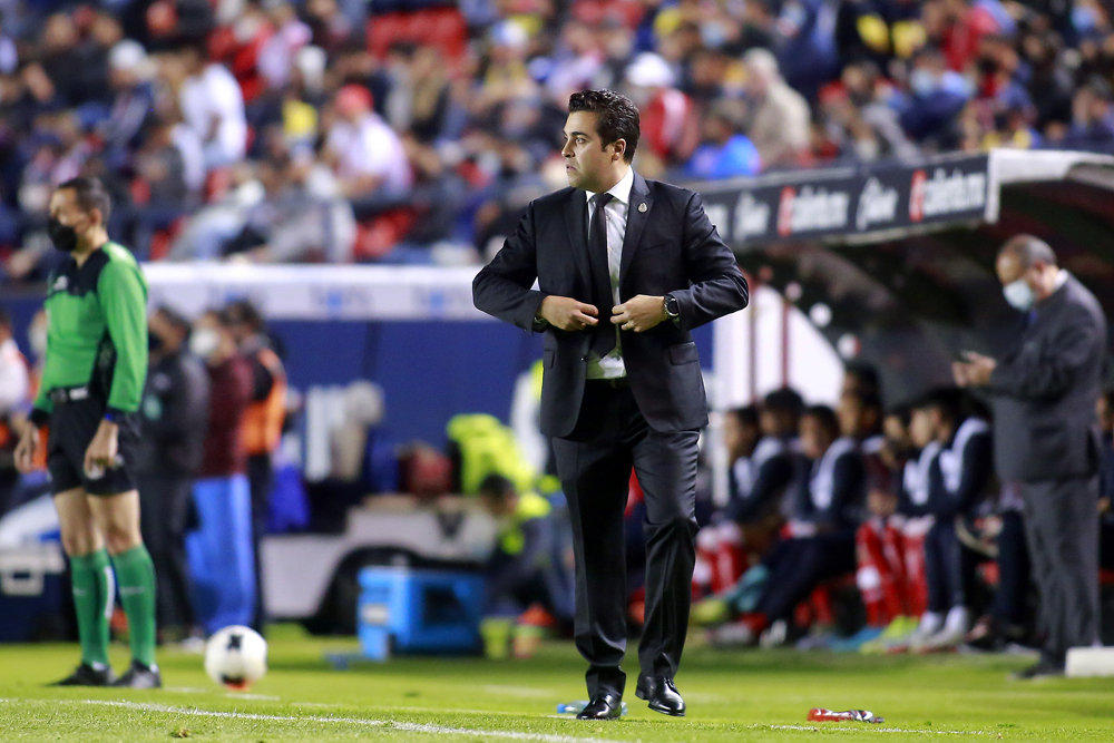 Las Chivas de Guadalajara despiden al entrenador Marcelo Michel Leaño