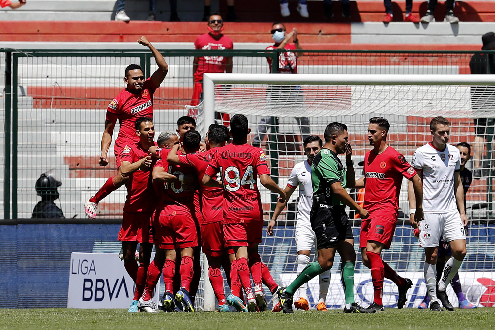 Los colombianos Quiñones y Vargas meten al Atlas a cuartos de final