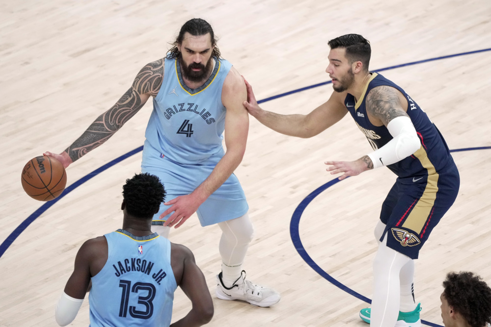 Embiid y Morant sacan músculo antes de los playoffs