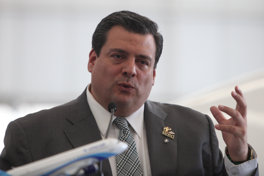 Boxeadores profesionales cubanos serán un peligro para todos, afirma Sulaimán