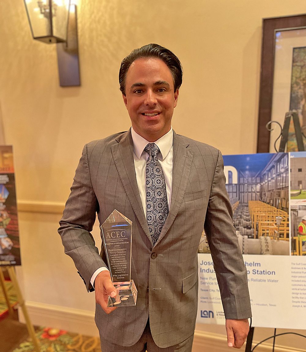 Representante Terry Canales recibe premio ACEC Texas “Champion of Infrastructure”