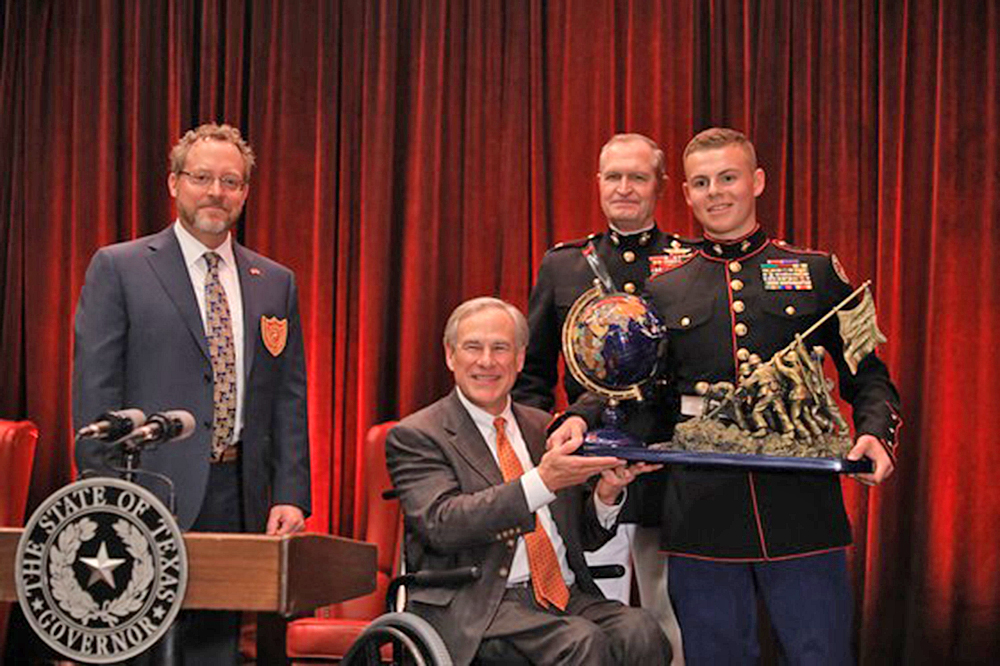 Gobernador Abbott convive en Academia Militar de Harlingen