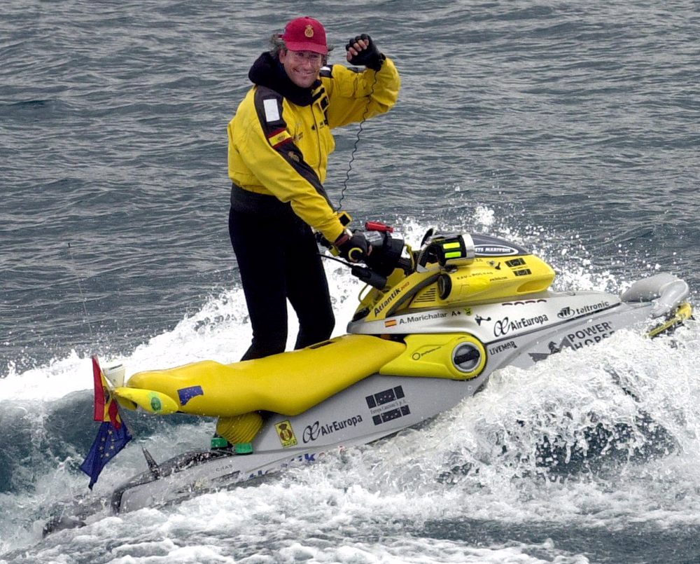 Español que está dando la vuelta al mundo en una moto de agua llega a Texas