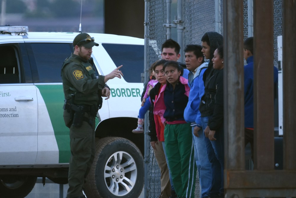 Detienen a 802 migrantes en cuatro días en la frontera de Texas y México