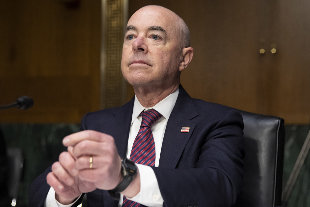 Mayorkas dice que “sólo el Congreso” puede resolver la crisis de inmigración