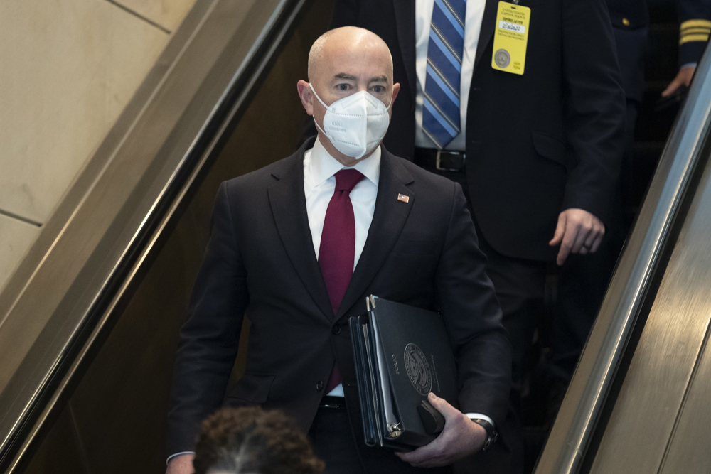 Extranjeros que lleguen a EEUU por tierra de México deben estar vacunados