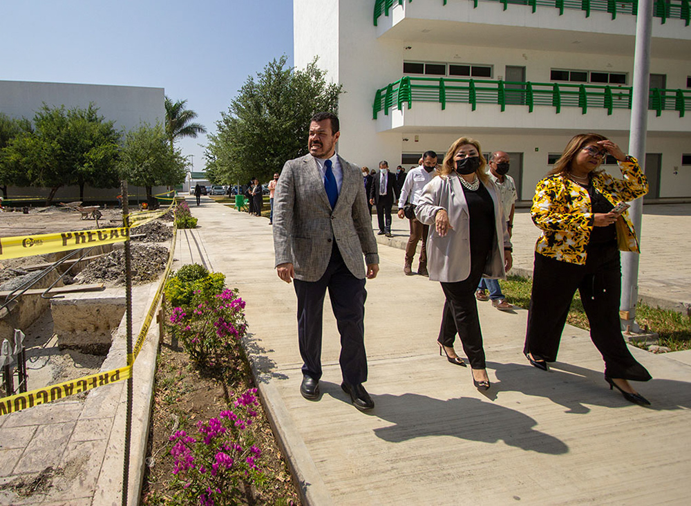 Rector de la UAT le toma protesta a Directora de la Facultad de Enfermería Victoria