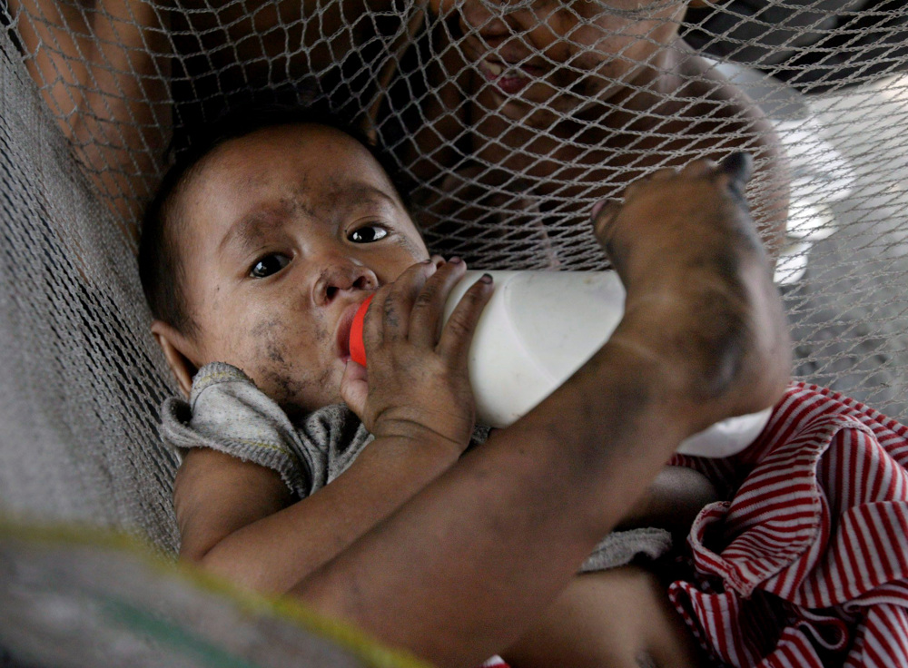 Abbott acuerda reabrir planta que produce leche de fórmula y lamenta escasez