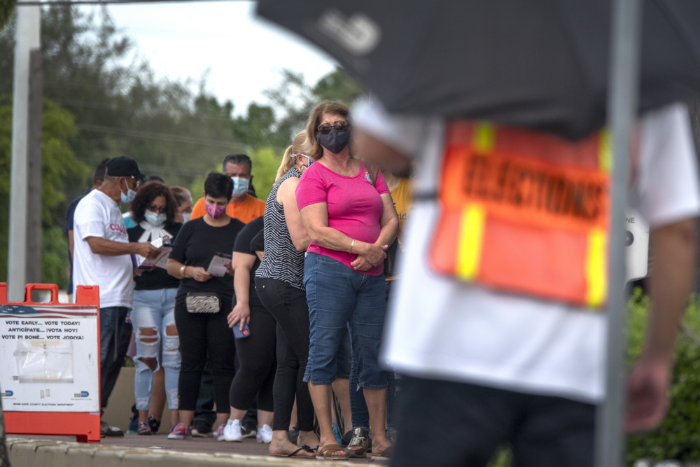 Demócratas lanzan campaña “Adelante” para retener a votantes latinos