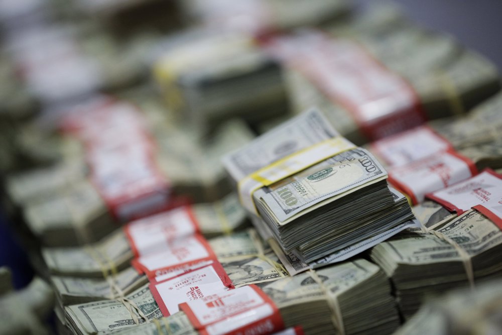 Acusan de contrabando a mujer que iba de EEUU a México con 114.000 dólares