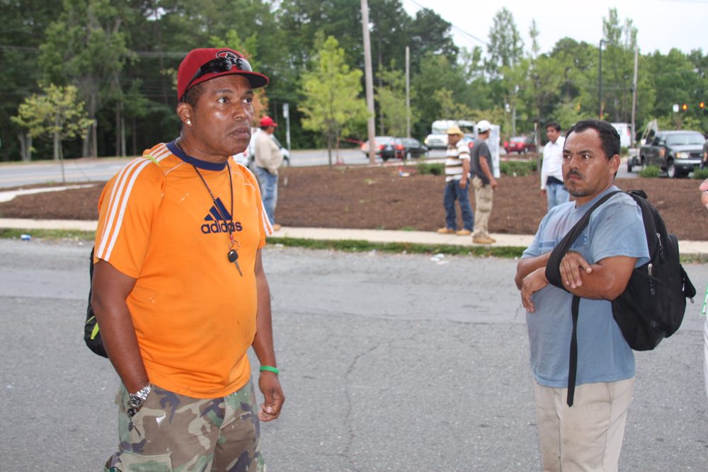 EE.UU. extiende por año y medio los permisos de trabajo para inmigrantes