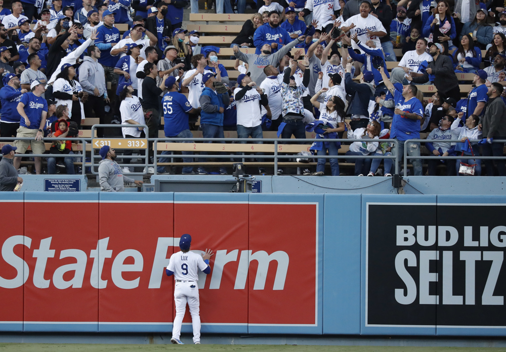 Carrasco, Urías y Javier responden desde el montículo en las Grandes Ligas