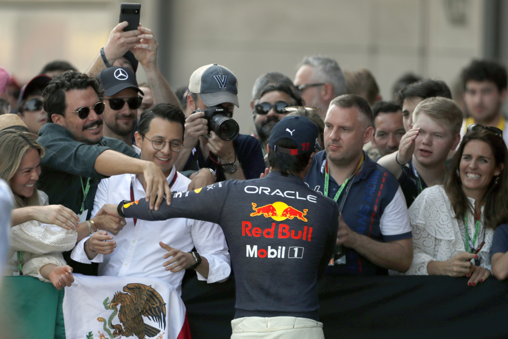 Checo: “Pude ganar y hay que discutir cosas, pero el ambiente en equipo es genial”