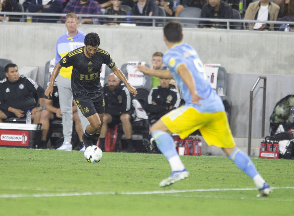 LAFC empata con Philadelphia Union y el mexicano Cisneros anota un triplete