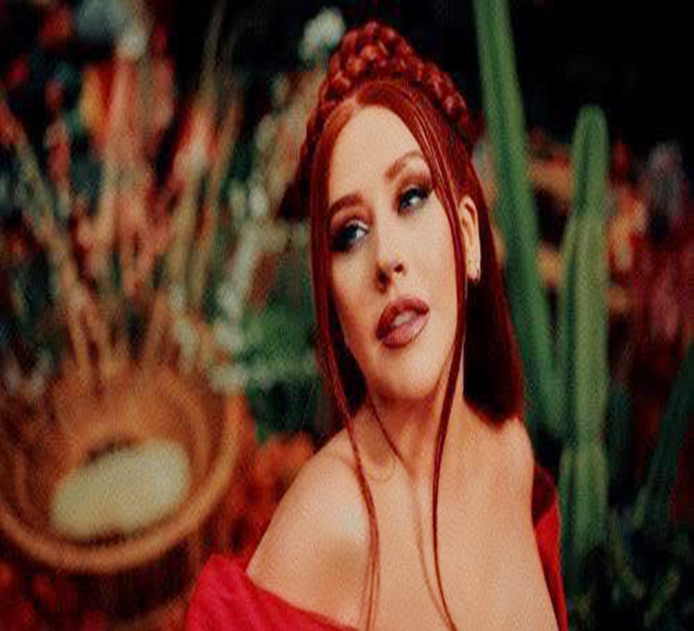 Christina Aguilera rinde homenaje a Vicente Fernández con “La Reina”