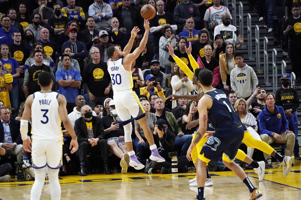 101-98: Curry despierta a tiempo y deja a los Grizzlies al borde del abismo