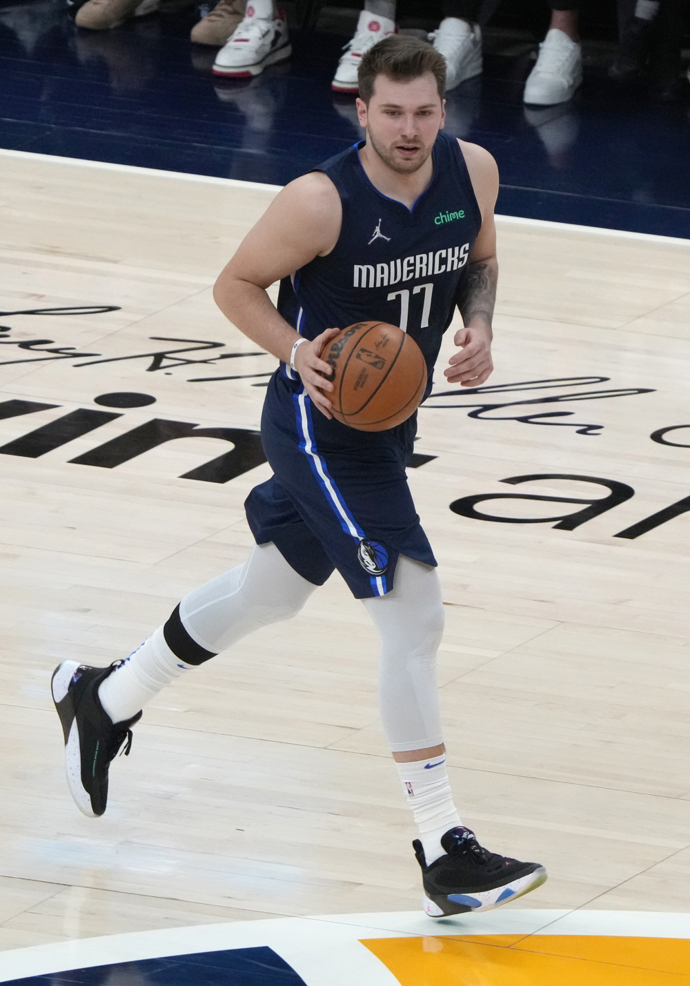 110-80. Los Suns dejan a Doncic en la cuerda floja