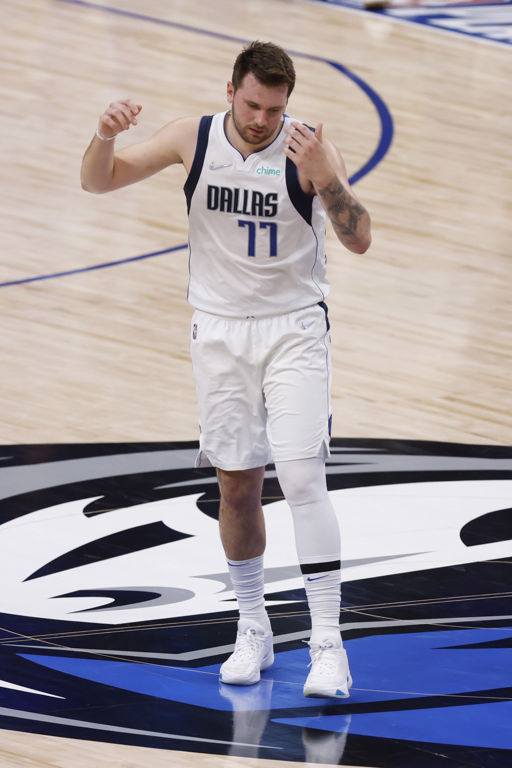 Doncic, Jokic, Antetokounmpo, Tatum y Booker, en el mejor quinteto de la NBA