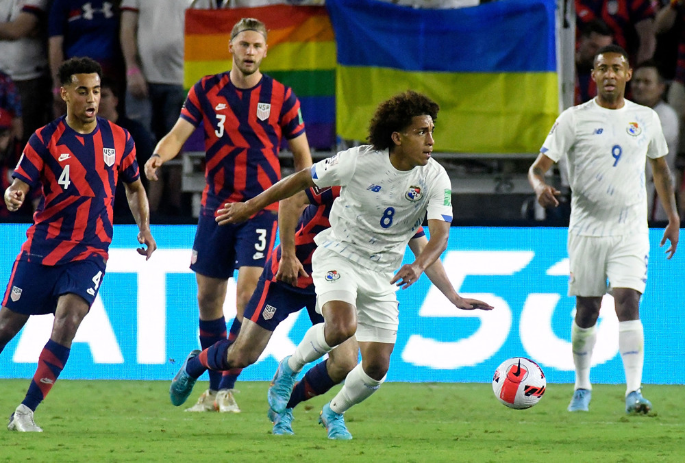 Dynamo Houston ejerce opción de compra del panameño Carrasquilla