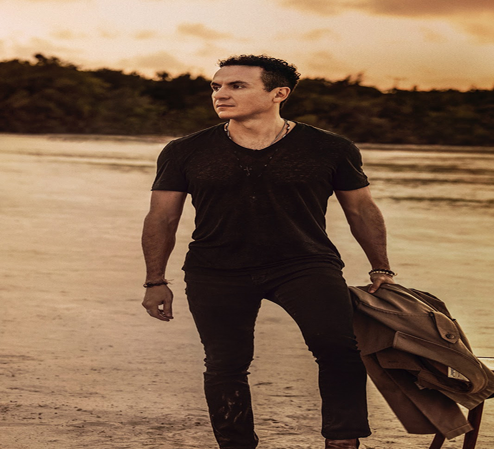 FONSECA ESTRENA HOY VIDEO “BESOS EN LA FRENTE” PARTE DE SU ACLAMADO ÁLBUM VIAJANTE