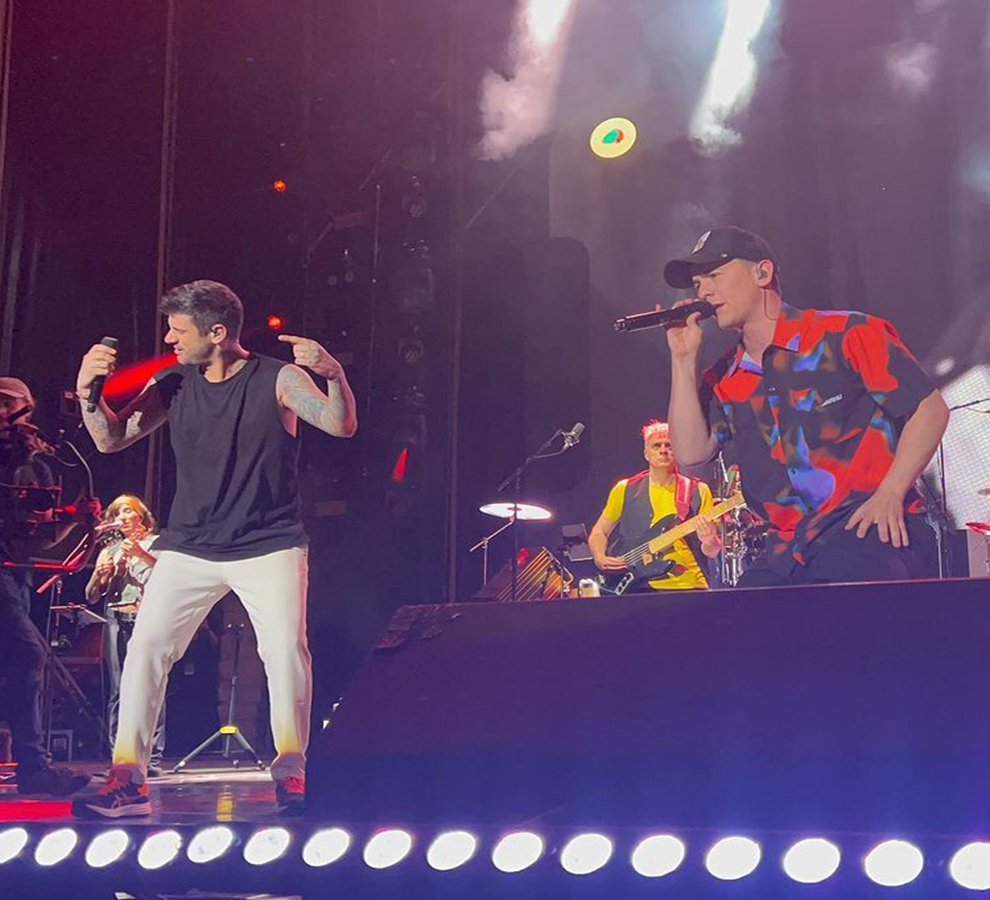  GUAYNAA SE LLEVA GIGANTE OVACIÓN AL TOMAR EL ESCENARIO JUNTO A MELENDI