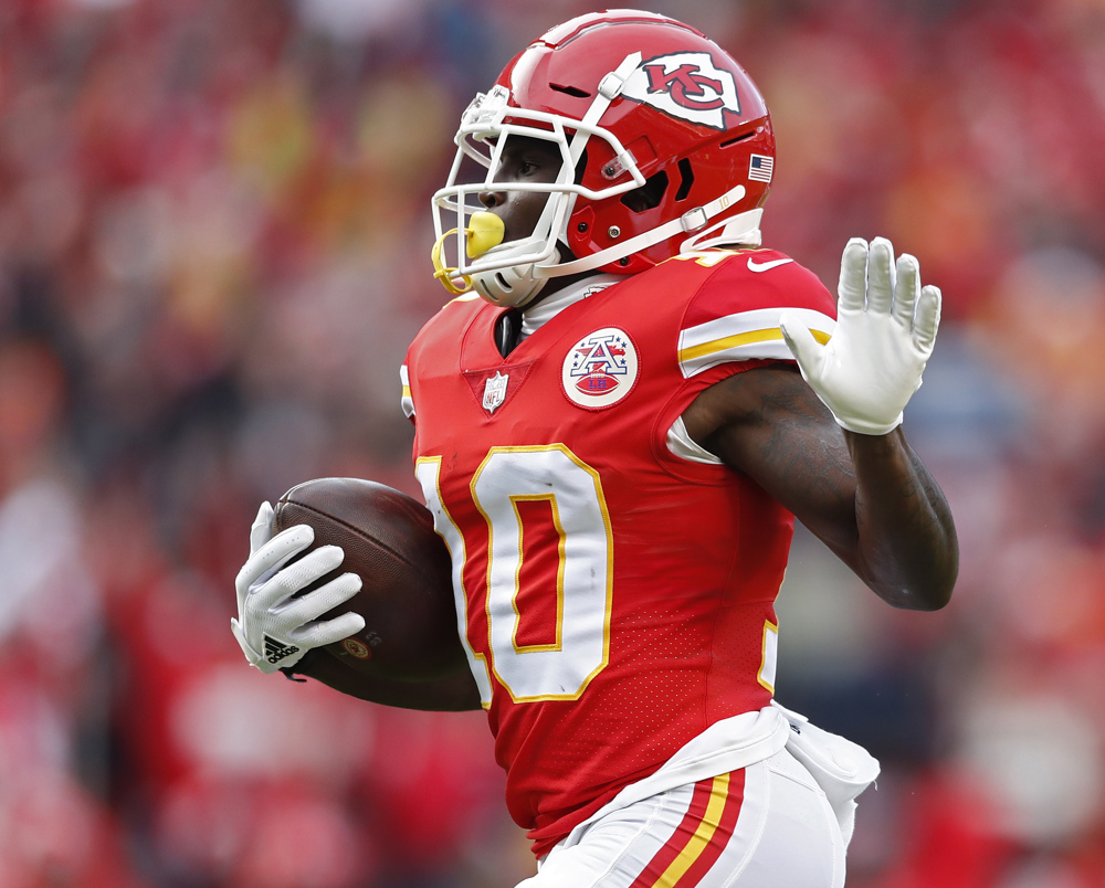 Tyreek Hill afirma que el novato Tua Tagovailoa tiene al cielo como límite