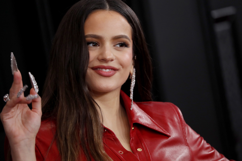 Kim Kardashian ficha a Rosalía para su nueva colección de ropa interior