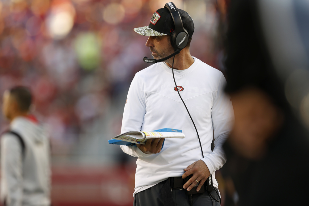 Shanahan dice que lesión de Garoppolo pone en suspenso su estancia en 49ers