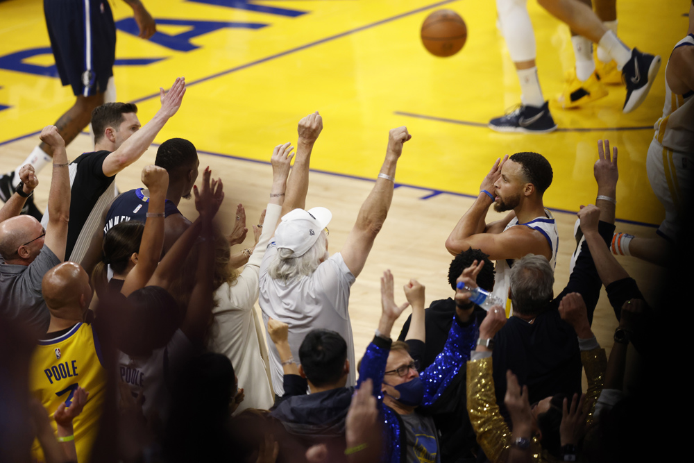 La NBA sube a 100.000 dólares multa a Dallas por romper código de comportamiento