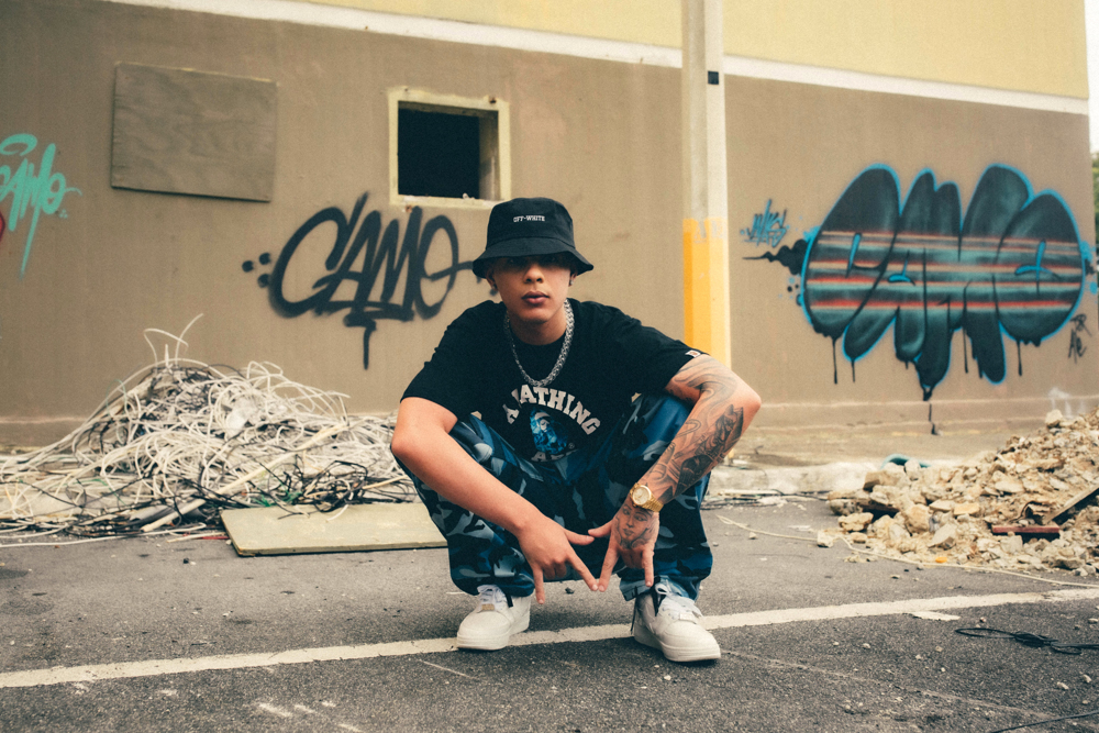 Omy De Oro lanza tema agradeciendo a su círculo de apoyo frente a vicisitudes