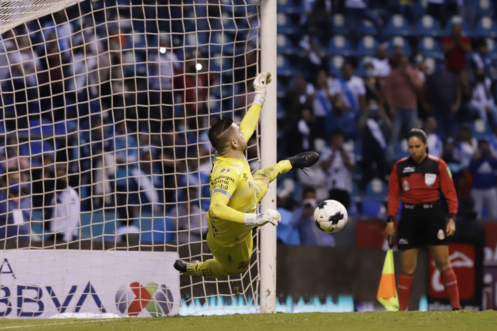 Puebla pasa a cuartos gracias a las manos mágicas del paraguayo Antony Silva