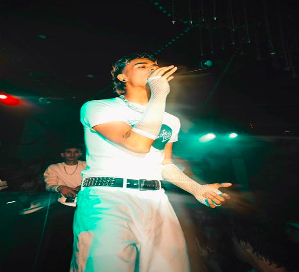 Robi el fenómeno de TikTok, estrenó “Un Momento” en una noche explosiva