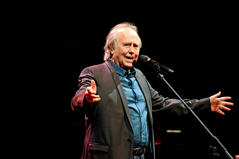 Serrat vuelve a ser un soñador en el concierto de México de su gira de despedida