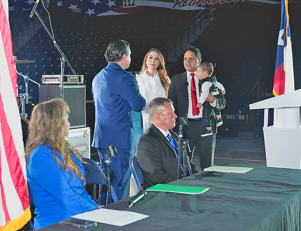 Juramenta de nuevo como alcalde de Hidalgo Sergio Coronado