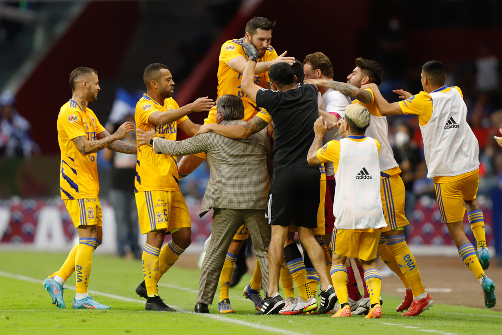 Tigres vence 0-1 al Cruz Azul en su estadio y se acerca a las semifinales
