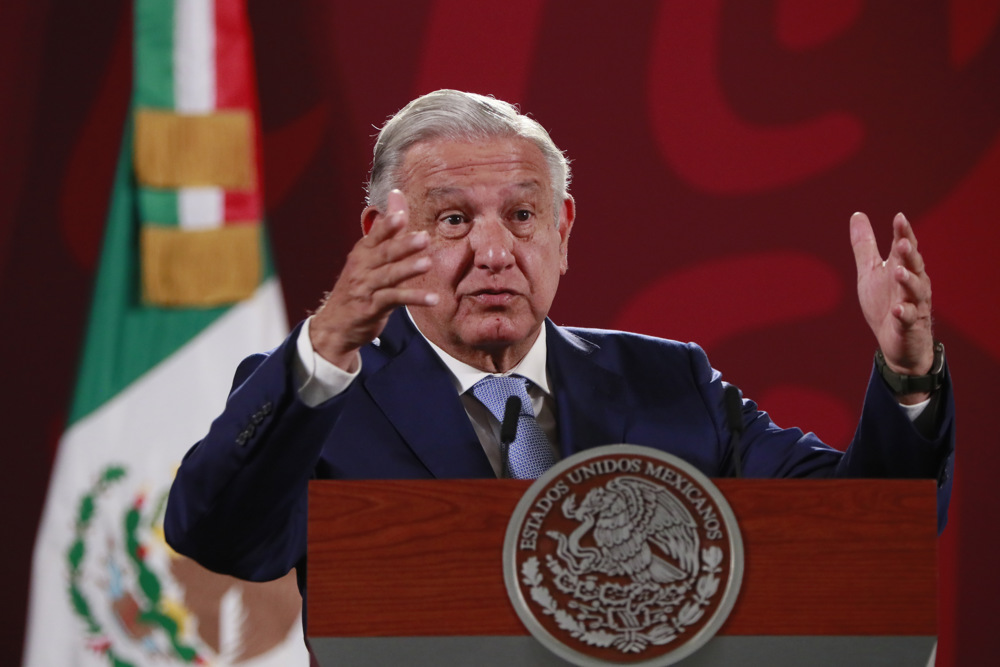 México busca contratar casi 14.000 médicos ante déficit de personal de salud