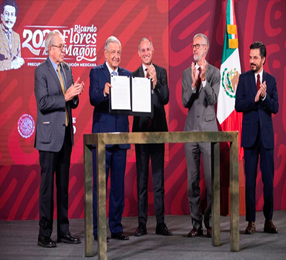 Firma AMLO decreto que prohíbe la venta y distribución de vapeadores