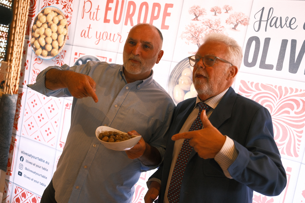 El chef José Andrés pide resolver el problema de la aceituna negra en EE.UU.