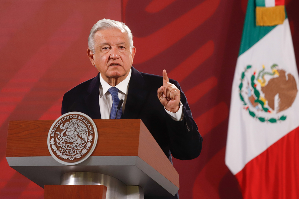 López Obrador promete un plan energético “sorprendente” tras charla con Kerry