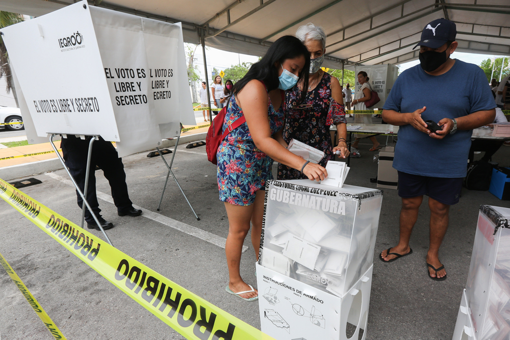 Millones de mexicanos votan en comicios claves marcados por retos y denuncias