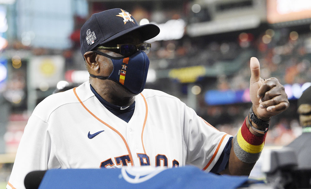 La MLB suspende a Neris, Baker y multa Servais