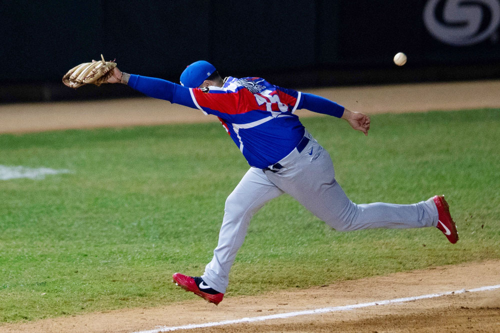 Meléndez y Rivera lideran la victoria de los Reales sobre Azulejos