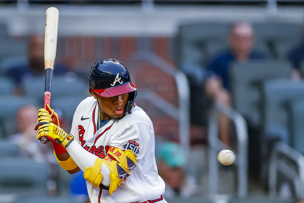 Dos jonrones de Acuña y uno de Heredia dan el triunfo a los Bravos